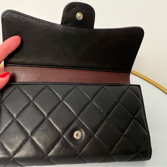 Chanel trifold Authentic- 500 USD/750 Cad - Picture 9 of 14